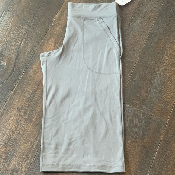 🛍2/$25 NWT Lotus Wear Kabir Capri - Picture 2 of 10